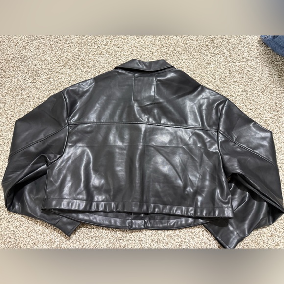 Women’s leather jacket - Picture 2 of 4